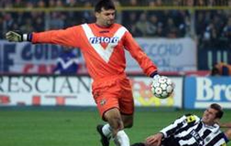 S-a stins din viață portarul ceh Pavel Srnicek! I s-a făcut rău în timp ce făcea jogging