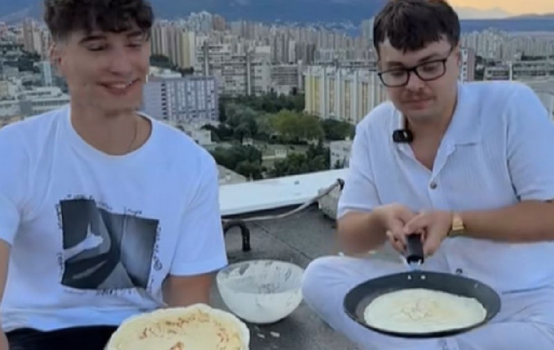 S-au urcat pe acoperișul mall-ului din Split ca să facă clătite: „Nimeni nu a spart vreodată un ou aici” | VIDEO