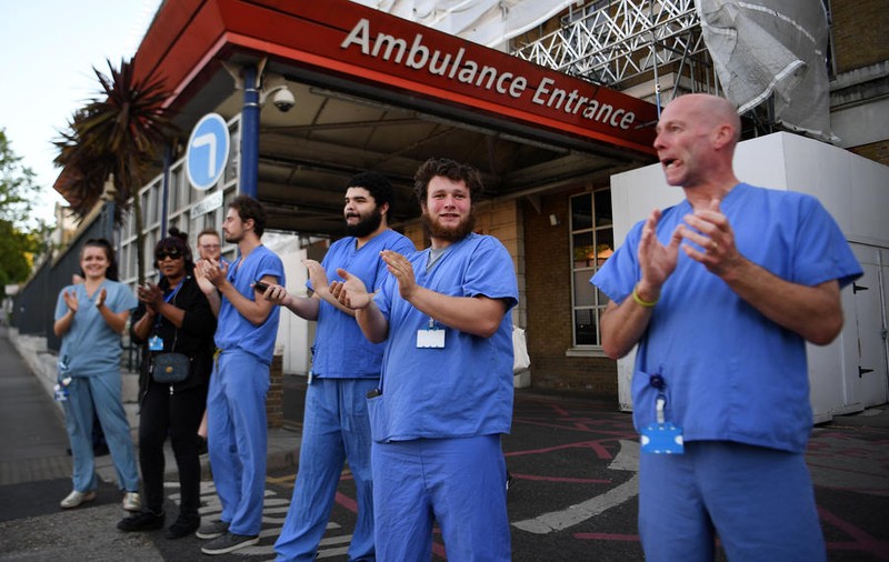 Anglia riscă să piardă din nou controlul asupra pandemiei, avertizează oamenii de știință britanici