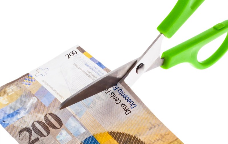 Curtea Europeană de Justiție dă dreptate debitorilor în scandalul creditelor în franci elvețieni. Contractele pot fi anulate dacă au clauze abuzive