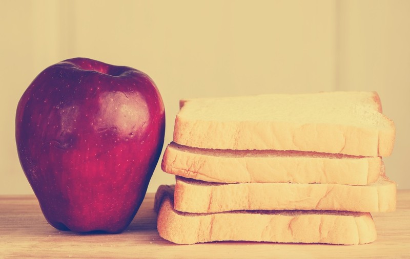 ALIMENTE CARE ÎŢI STRICĂ DINŢII DACĂ LE CONSUMI SEARA