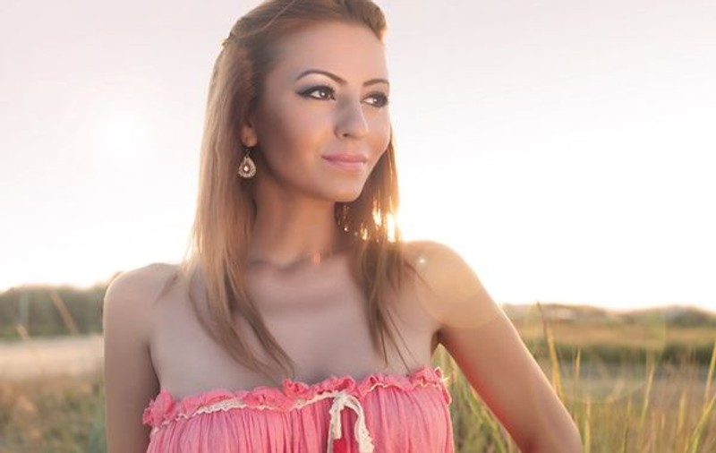 Giulia iese la o întâlnire cu cel mai mare fan
