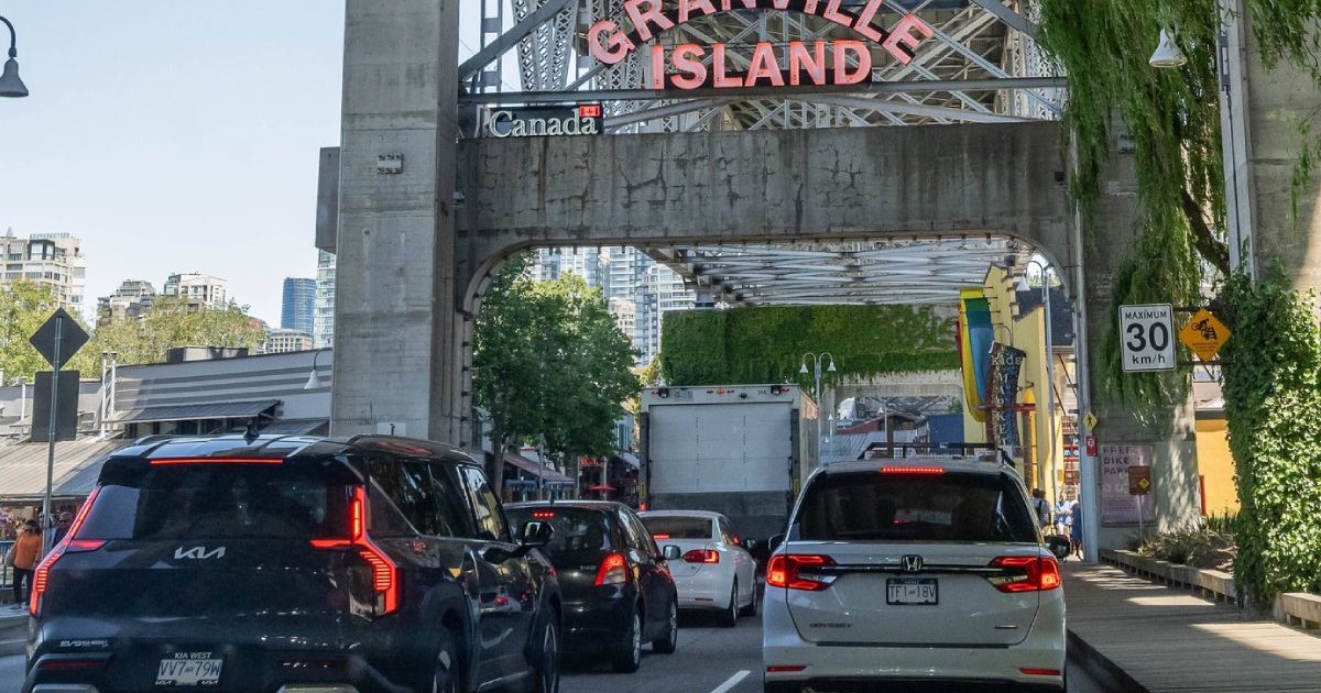 Masini și trafic aglomerat in Vancouver, Canada