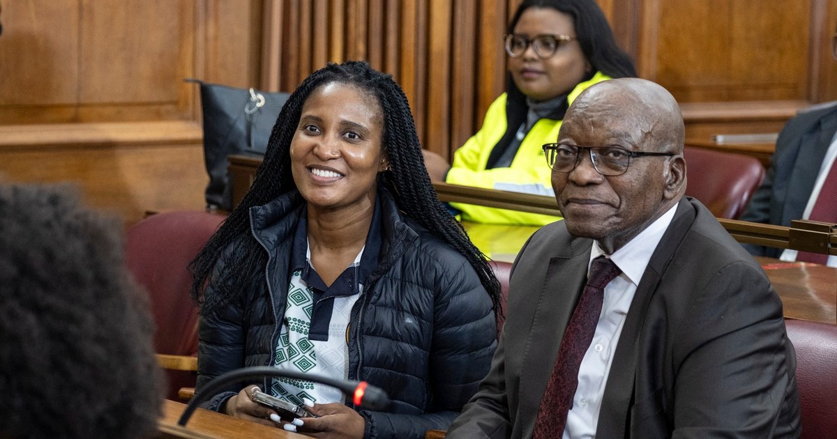Fostul președinte sud-african Jacob Zuma și fiica sa Duduzile Zuma-Sambudla Foto: Profimedia