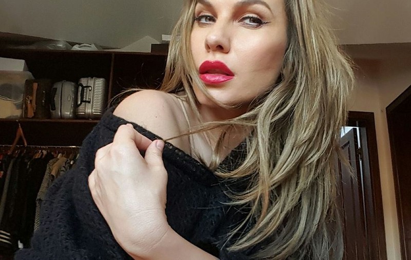 Anna Lesko se relaxează pictând. Fanilor le-a sărit în ochi altceva