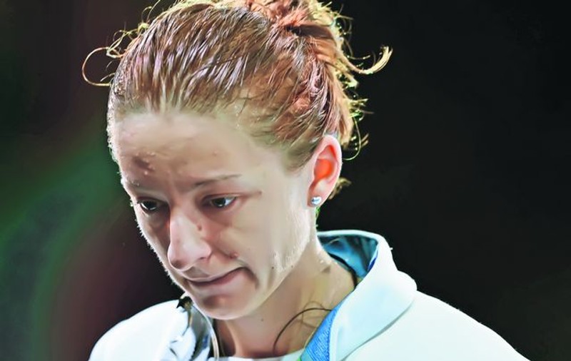 În loc să caute scuze, Ana Maria Brânză crede că ea şi colegele ei sunt singurele vinovate pentru eşecul suferit de echipa de spadă la Olimpiadă: «Trageţi în noi!»
