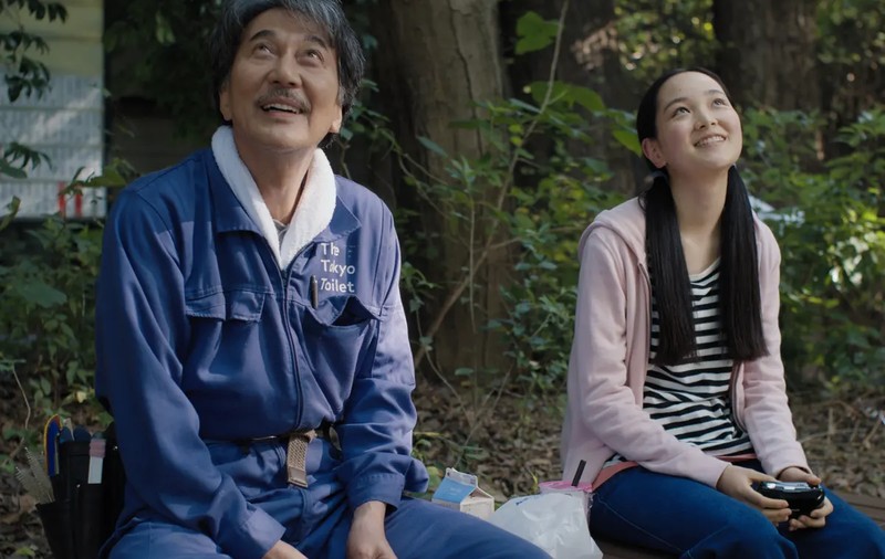 Un film de artă realizat în decorul toaletelor publice din Tokyo. De ce merită să regăsim marii regizori „de nișă” dincolo de Netflix 