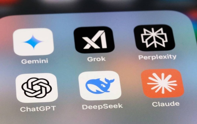 Cum să oprești colectarea datelor tale în ChatGPT, Gemini, Claude, Grok, Copilot, Meta.