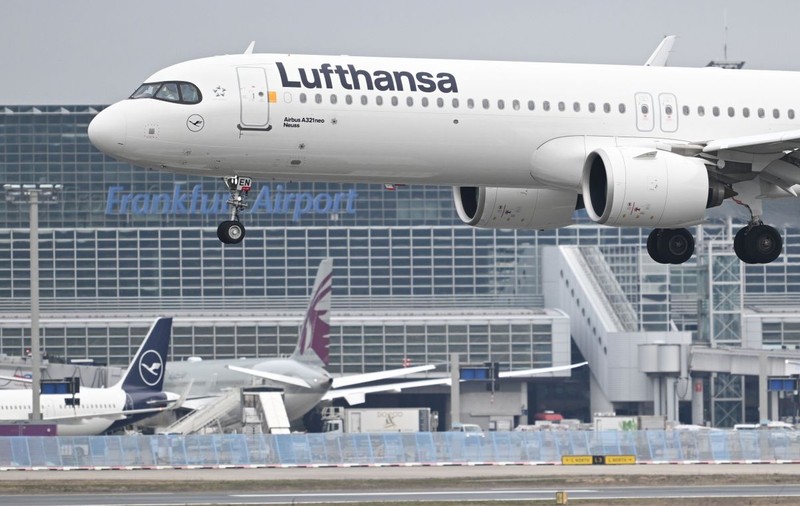 Un avion cu 205 persoane la bord a zburat fără pilot 10 minute, după ce copilotul, singur în cabină, a leșinat