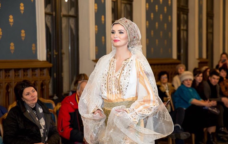 Ia românească, prezentată la Paris Fashion Week, cel mai prestigios eveniment mondial de modă