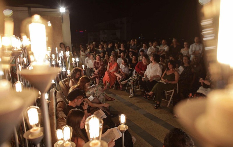 Recomandările culturale ale săptămânii. De la spectacolul „Cocoțat pe schele”, despre tații din zilele noastre, la Nocturnele de poezie contemporană