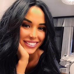 Daniela Crudu și-a pus dinți noi și zâmbește larg ca să si-i arate