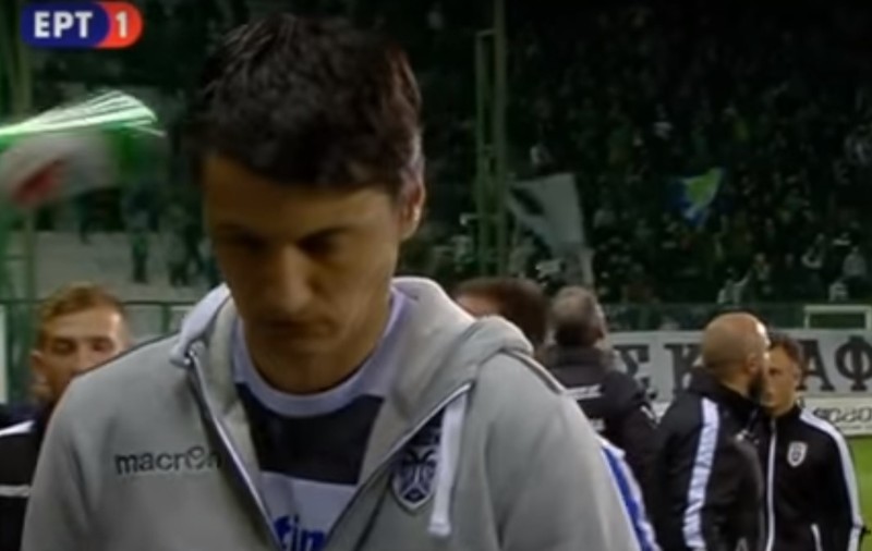 Scene halucinante la meciul Panathinaikos - PAOK Salonic. Antrenorul oaspeților a fost rănit! Atenție, imagini dure | VIDEO