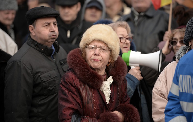 Asociaţiile de pensionari amenință cu proteste de stradă în septembrie, dacă nu cresc pensiile cu 40%