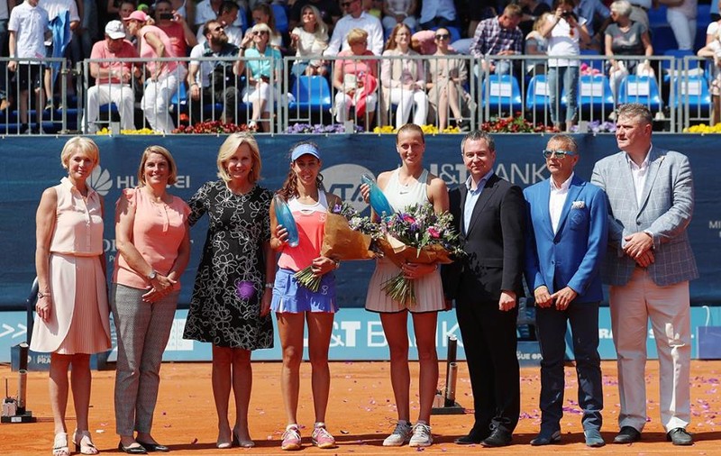 Mihaela Buzărnescu - Petra Kvitova 6-4, 2-6, 3-6, finala de la Praga. ”Miki” a rămas fără ”benzină”. Revenire de senzație, în primul set / GALERIE FOTO & VIDEO