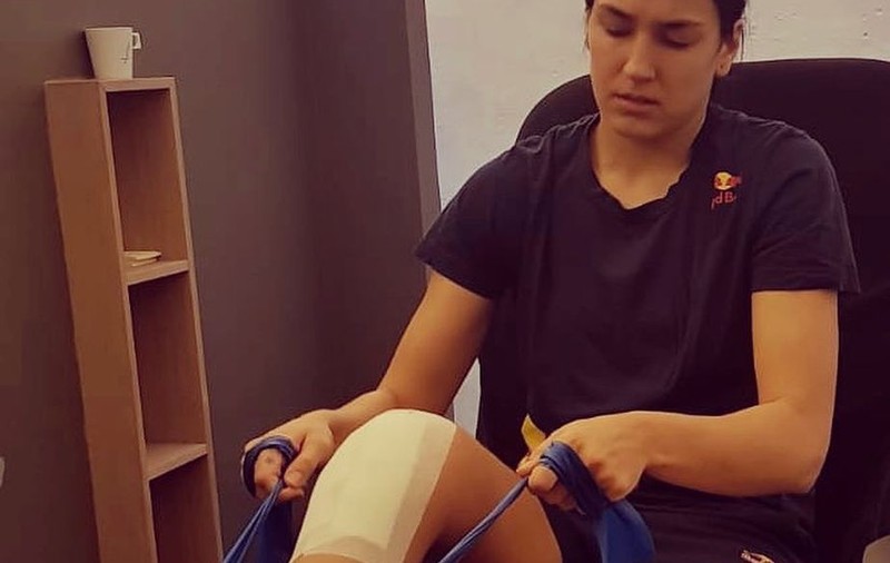 Cristina Neagu a revenit în România. Handbalista a început exercițiile de recuperare