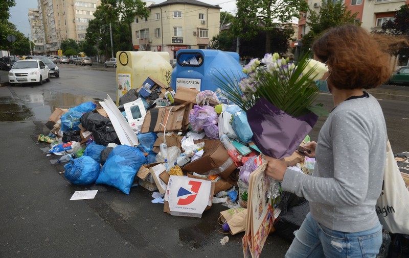 „Criza gunoaielor” din sectorul 1 ar putea reîncepe chiar de duminică. Romprest a notificat primăria că va reduce frecvența salubrizării