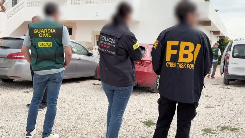 Forțele de poliție au percheziționat opt locuințe în Spania, Grecia, România și Marea Britanie Sursa foto: Europol