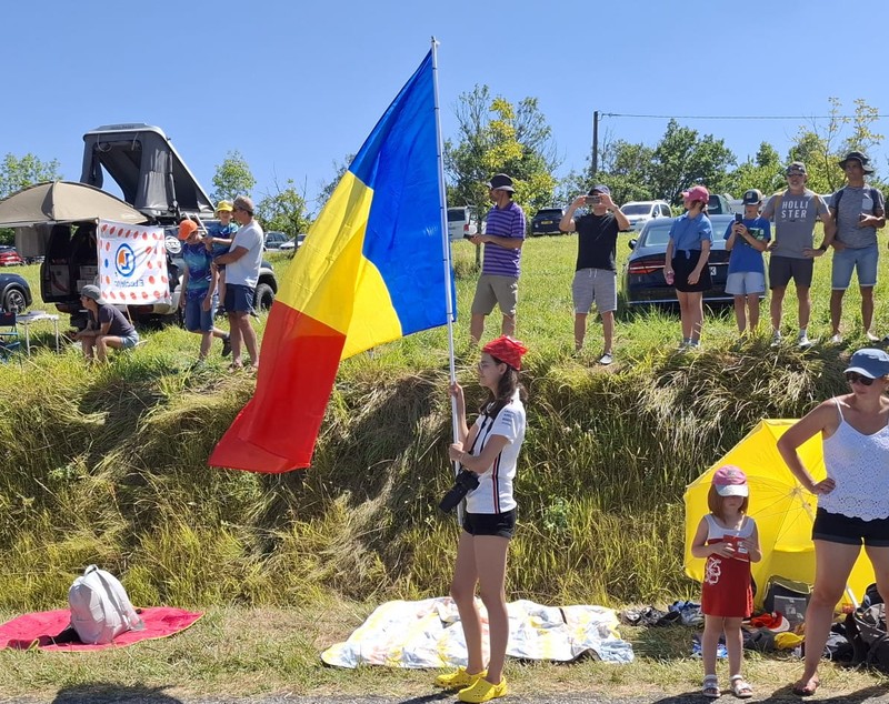 Românii care au dus tricolorul pe cățărările mitice din Turul Franței: „Ca să prindem un loc bun pe Tourmalet, ne-am sculat la 3.30”
