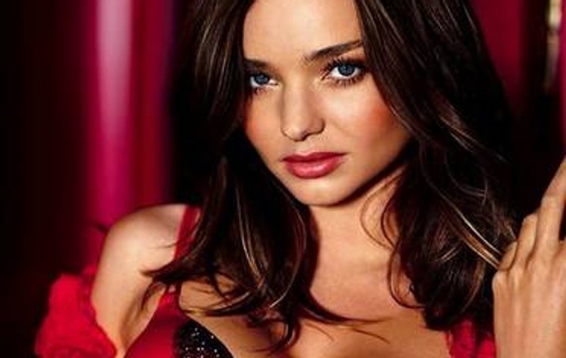 Miranda Kerr va purta 2,5 milioane de dolari pe piept