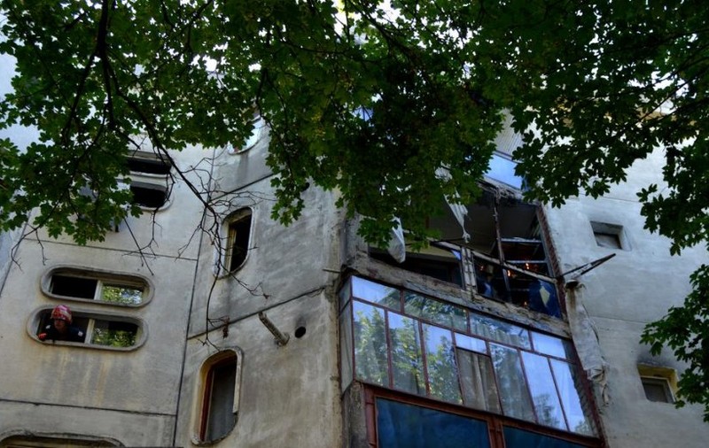 Două butelii păstrate pe balcon au explodat în Oradea. Doi soți au fost răniți
