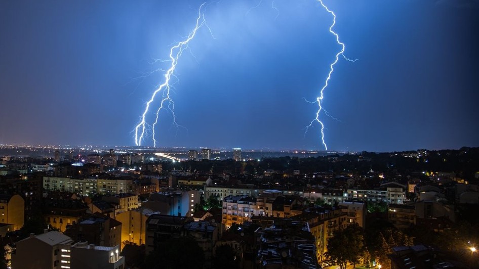 Temperaturi scăzute, ploi de până la 40 l/mp și ninsori la munte ...