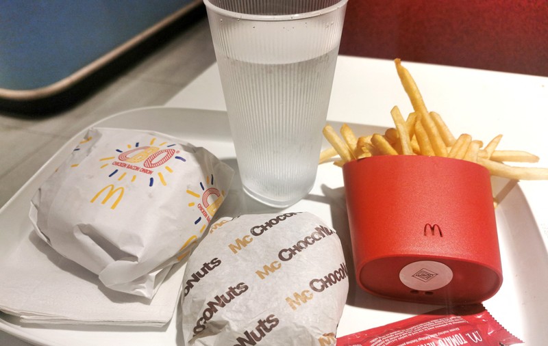 Restaurantele McDonald's, Burger King și Subway din Franța, nevoite să renunțe la paharele și cutiile de unică folosință