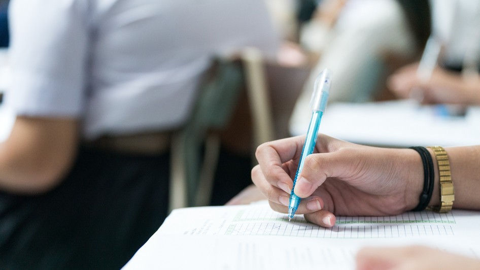 Proba scrisă a concursului pentru ocuparea postului de directori de școli va avea loc în data de 20 octombrie. Foto: Shutterstock
