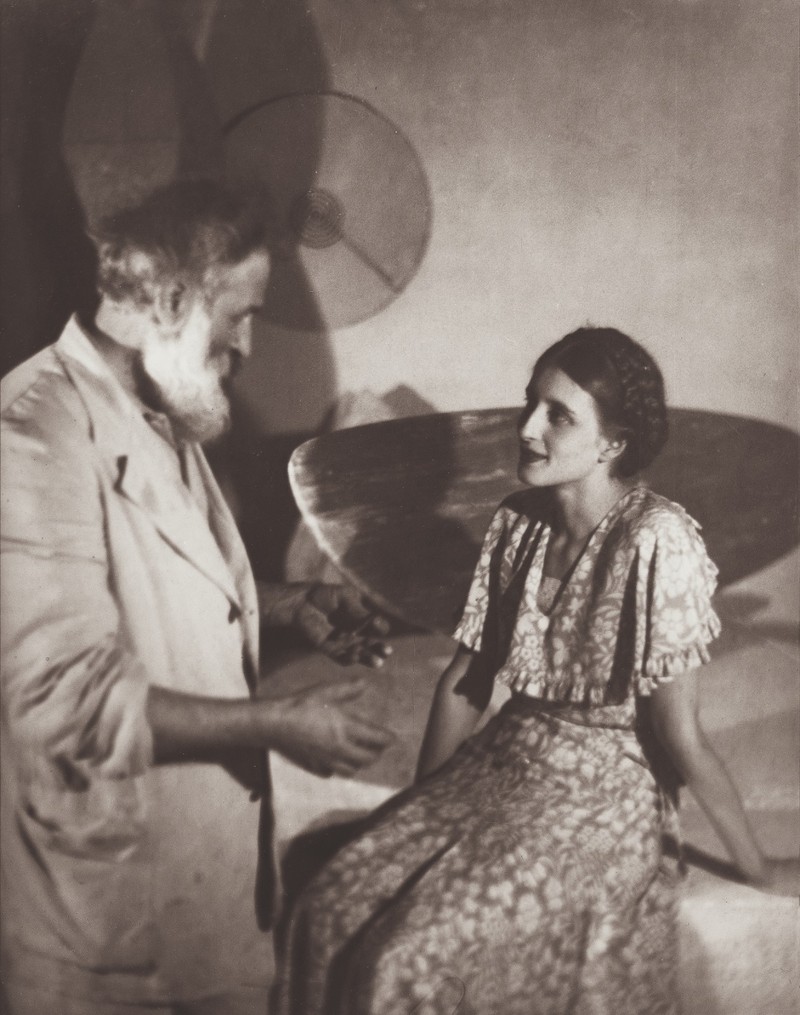 Brâncuși și Marthe Lebherz în atelier cca 1930 © Centre Pompidou, MNAM-CCI, Dist  GrandPalaisRmn   Georges Meguerditchian
