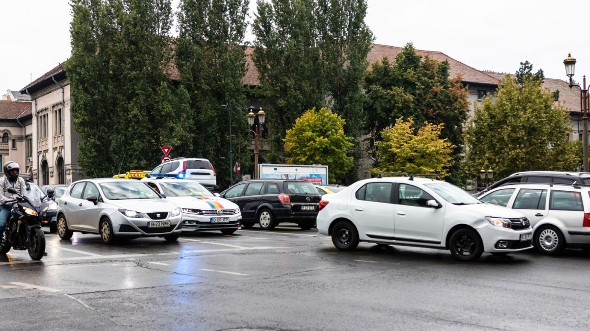 Permisul de conducere și certificatul de înmatriculare se scumpesc din 15 septembrie