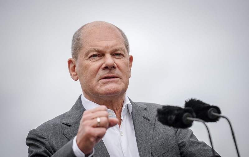 Olaf Scholz, depistat pentru a doua oară cu COVID. „Lucrez doar de la birou”