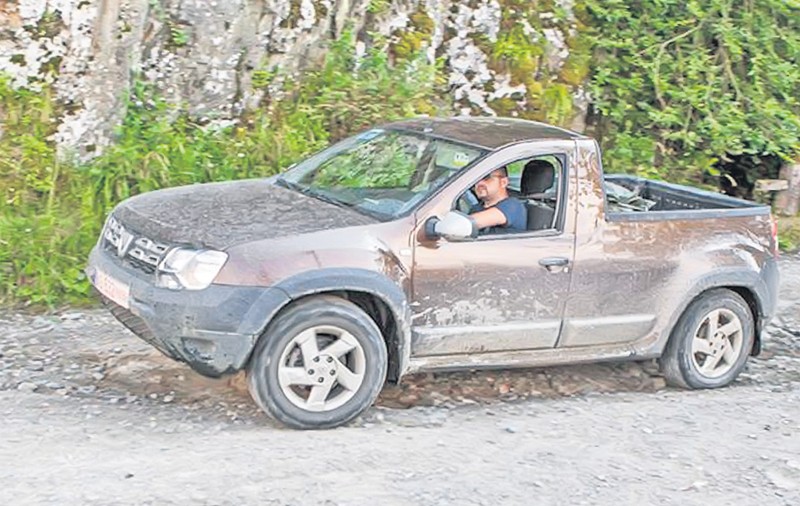 Apariție de senzație pe Transfăgărășan. Așa arată noul Duster Pick-up!