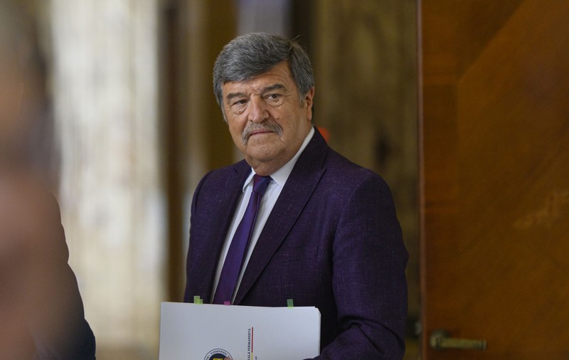 Autoritatea Electorală Permanentă, teoretic arbitru în jocul politic și electoral, dar mereu populată la vârf de oameni de partid