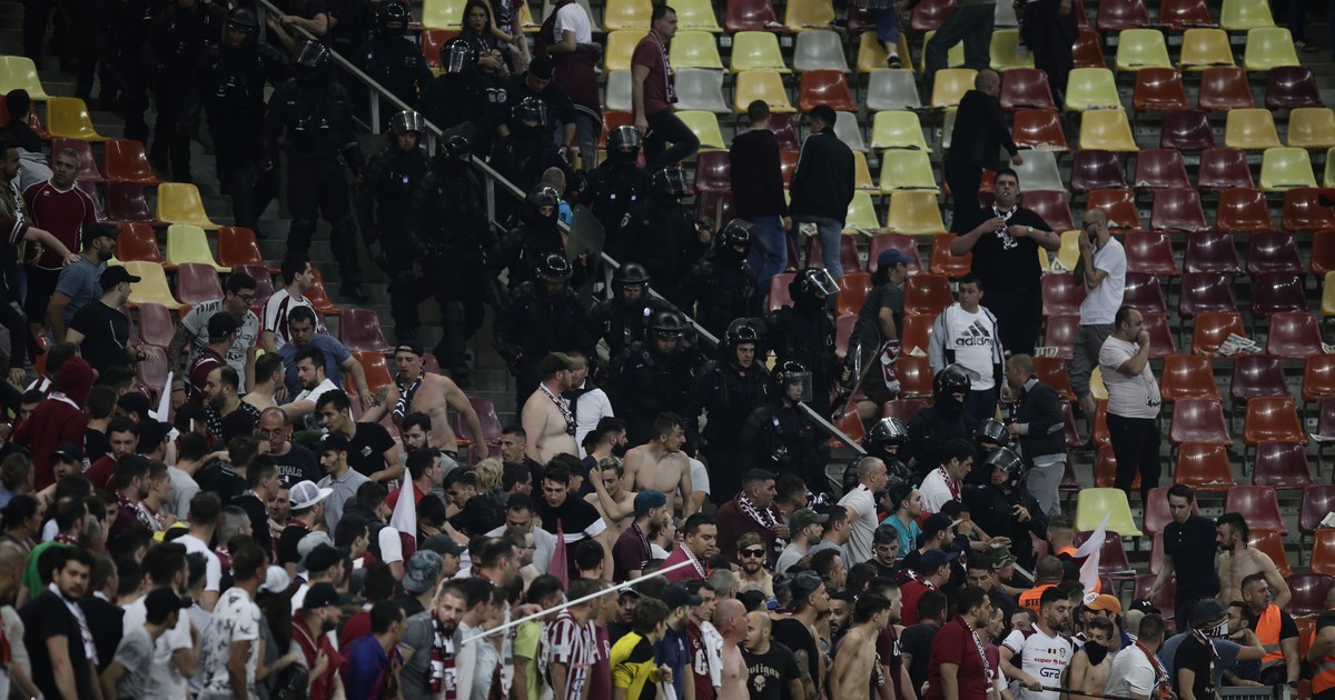 Câți suporteri au fost reținuți de Jandarmerie după meciul Steaua - Rapid