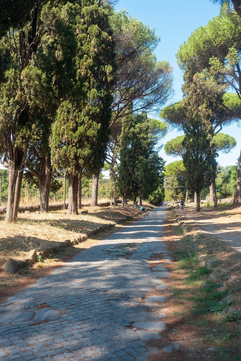 Drumul Appian e inclus și el pe lista destinațiilor culturale. A a fost un drum roman care lega Roma de Brindisi, unul dintre cele mai importante porturi din Italia antică. Foto: Profimedia