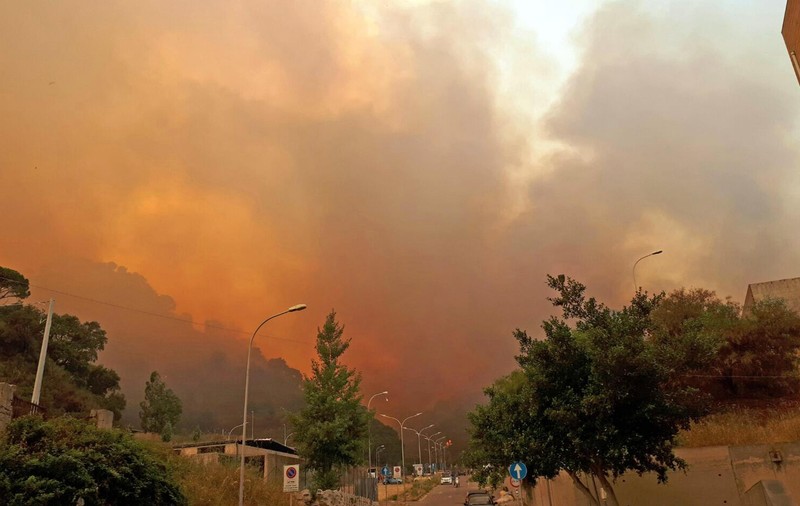 Un român a fost arestat în Italia, unde ar fi provocat intenționat incendii de vegetație