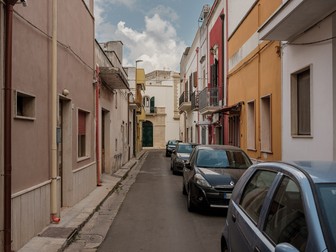 Strada pe care locuiește familia Potcovariu în Neviano, Italia, mai 2022
