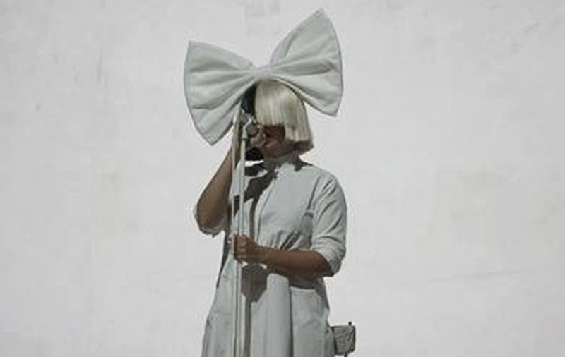 Concertul Sia în Piața Constituției. Fanii au fost mai mulțumiți decât la Rihanna: „Un adevărat spectacol de teatru”