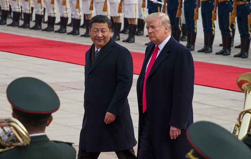 Bătaie între agenții secreți, după ce chinezii au vrut să pună mâna pe ”servieta nucleară” a lui Trump