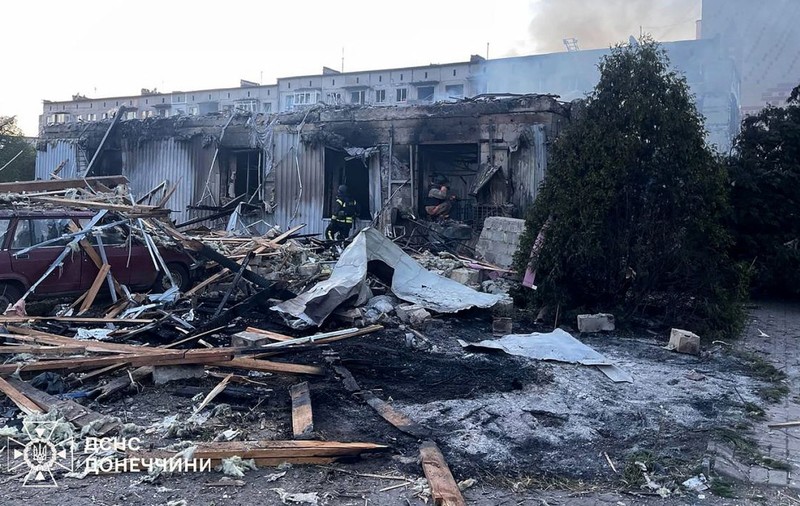 Rusia a atacat o piață și un centru comercial din Ucraina. Sunt morţi şi răniţi, 300 de apartamente avariate și 50 de magazine distruse