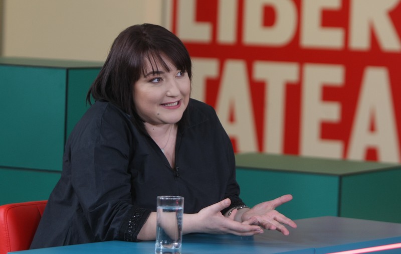 VIDEO EXCLUSIV/Ecaterina Ladin, Dalida din Las Fierbinți, a scăpat de accentul de moldoveancă. „Meseria mi-a impus asta!”