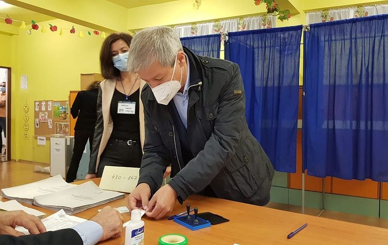 Dacian Cioloş, după ce a ieşit de la vot: "Degeaba ieşim în stradă atunci când nu avem ocazia să acţionăm direct, acum e momentul să o facem"
