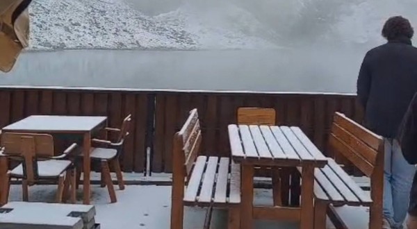 Primul strat de zăpadă s-a așternut la Bâlea Lac