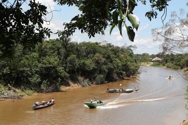 Ambarcațiuni, traversând râul Iquitos