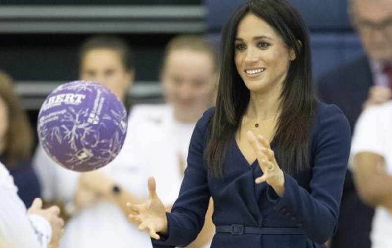 VIDEO | Meghan Markle a jucat baschet pe tocuri. Gestul tandru făcut în public de Prințul Harry