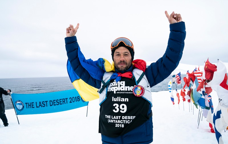 Pompierul Iulian Rotariu a alergat la minus 60 de grade Celsius, în Antarctica, tărâmul înghețat al balenelor, pinguinilor și leilor de mare - FOTO