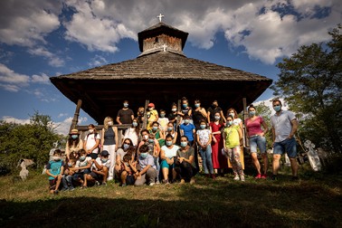 Poza de picnic şi de început de an şcolar în pandemie la Poienarii de Argeş