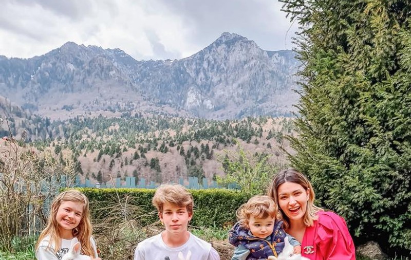 Ela Crăciun a petrecut Paștele într-un peisaj de vis. A ales să-și mute familia în casa de la munte
