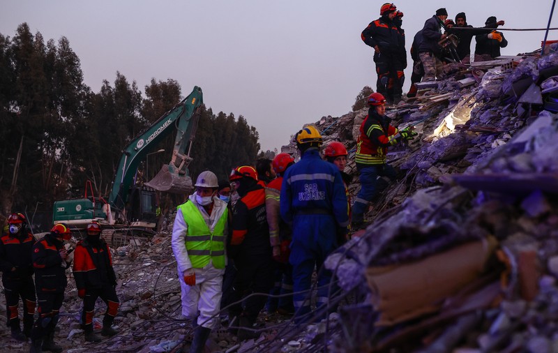 198 de ore sub dărâmături. Povestea de supraviețuire a doi frați, salvați de sub ruine, în Turcia