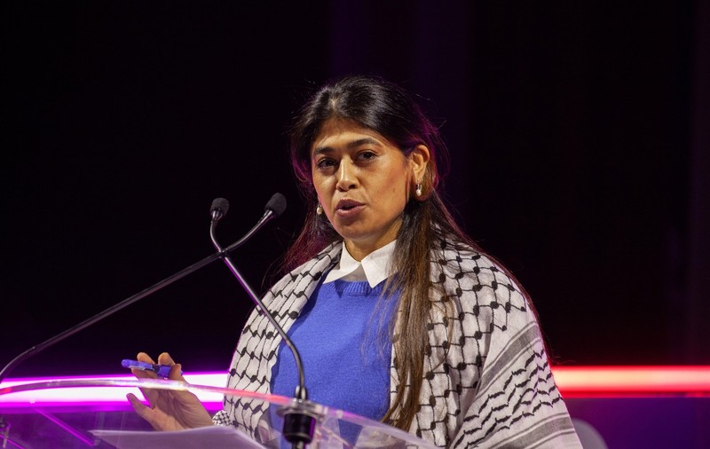 Eurodeputata franceză Rima Hassan, de origine palestiniană, a fost arestată sub acuzația că laudă terorismul